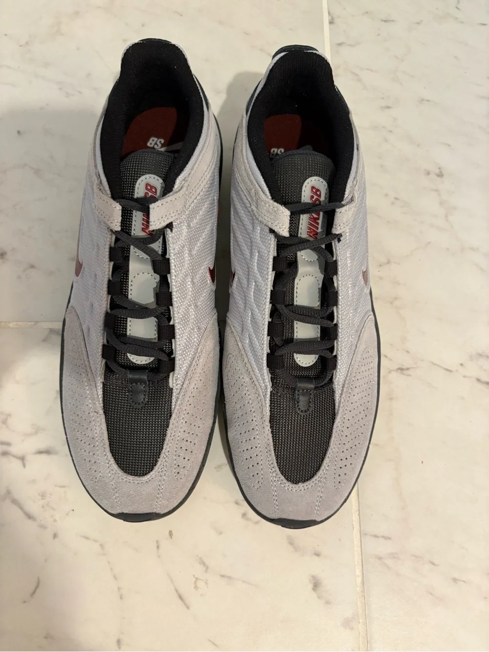 NIB NIKE SB Men’s Grey And Red Vertebrae Shoes